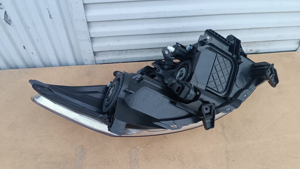 Vendo farol esquerdo de Toyota Yaris ano 2007/10