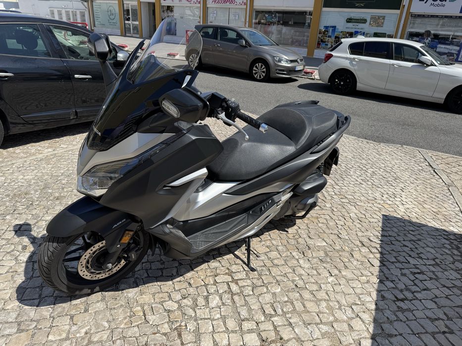 Honda Forza 300 como nova
