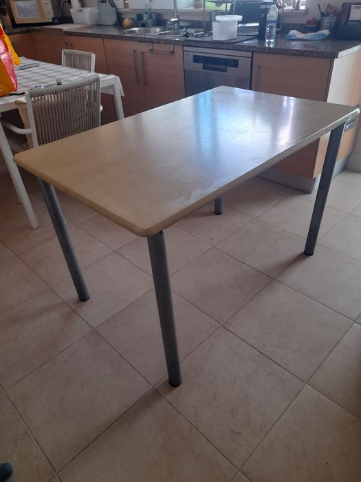 Mesa de cozinha (120cmx75cmx75cm)