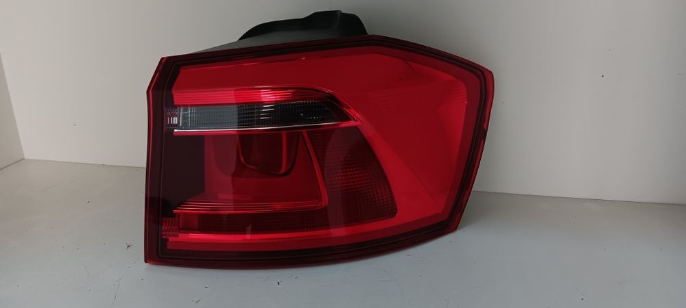 Farolim traseiro VW Golf Sportsvan (SV) 2014-2017 direito