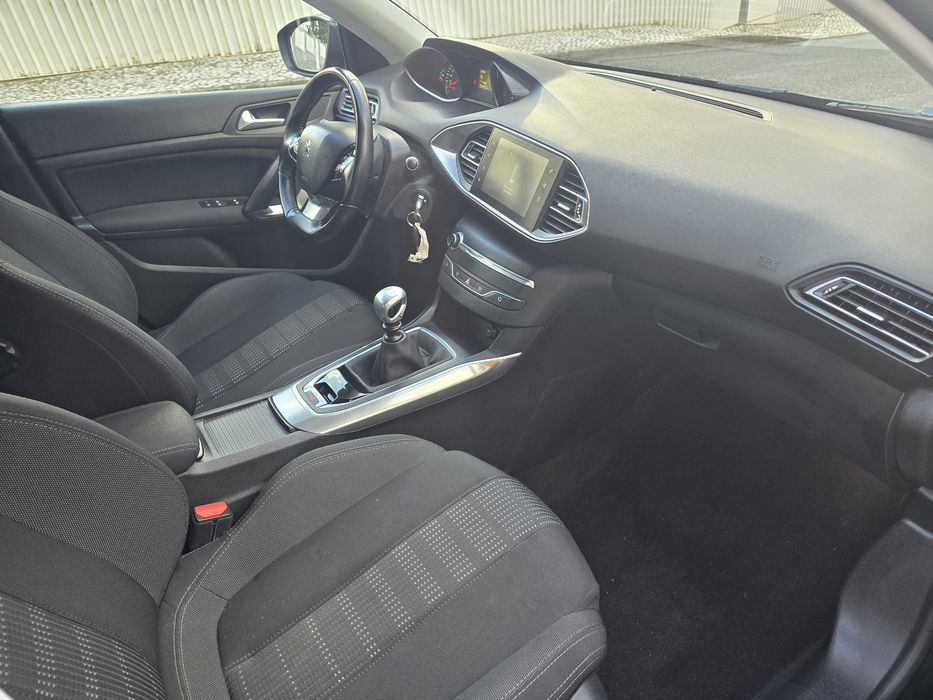 Peugeot 308 — fotografia 6