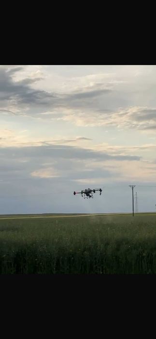 Profesjonalne opryski dronem AGRODRONEM DJI AGRAS T50