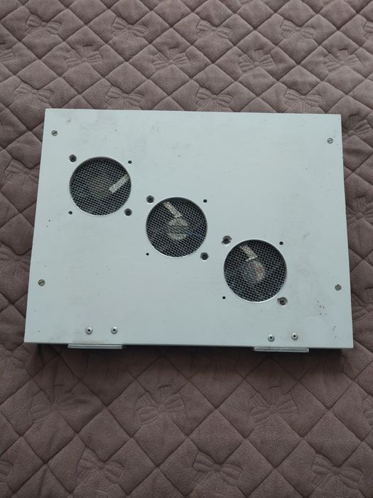 Охолоджувальна підставка для ноутбука/ігрової консолі (3 вентилятори)