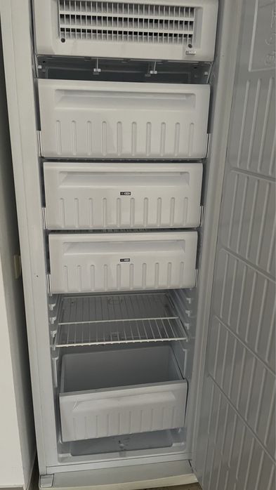 Морозильна камера Indesit No frost Sfr 167nf