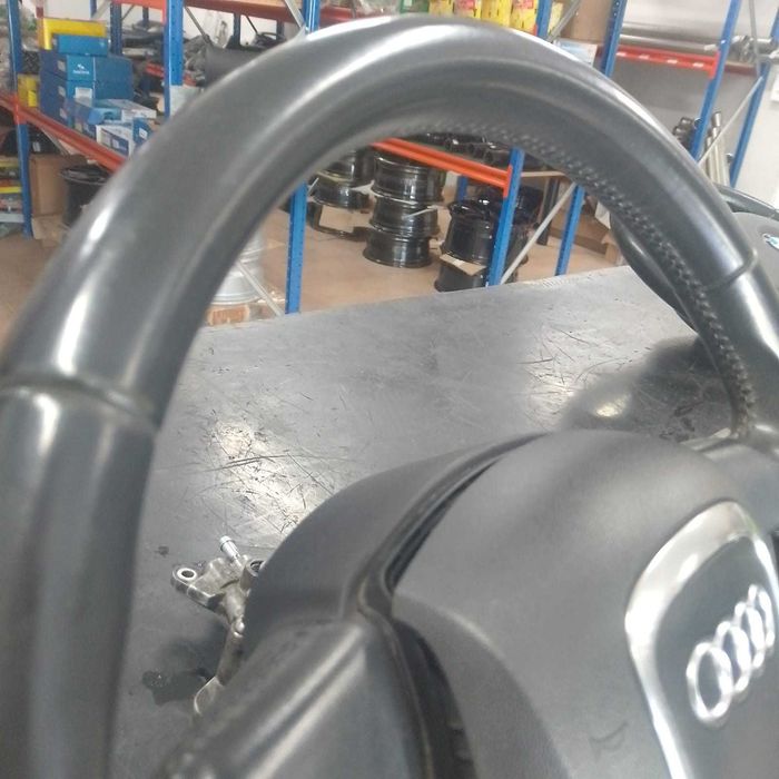 volante Audi a4 b7 com o Airbag.