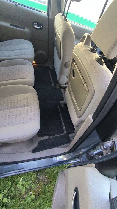 Продаєть авто Renault Scenic Megane 2006 року газ/бензин. 7 місць 205т пробіг.
