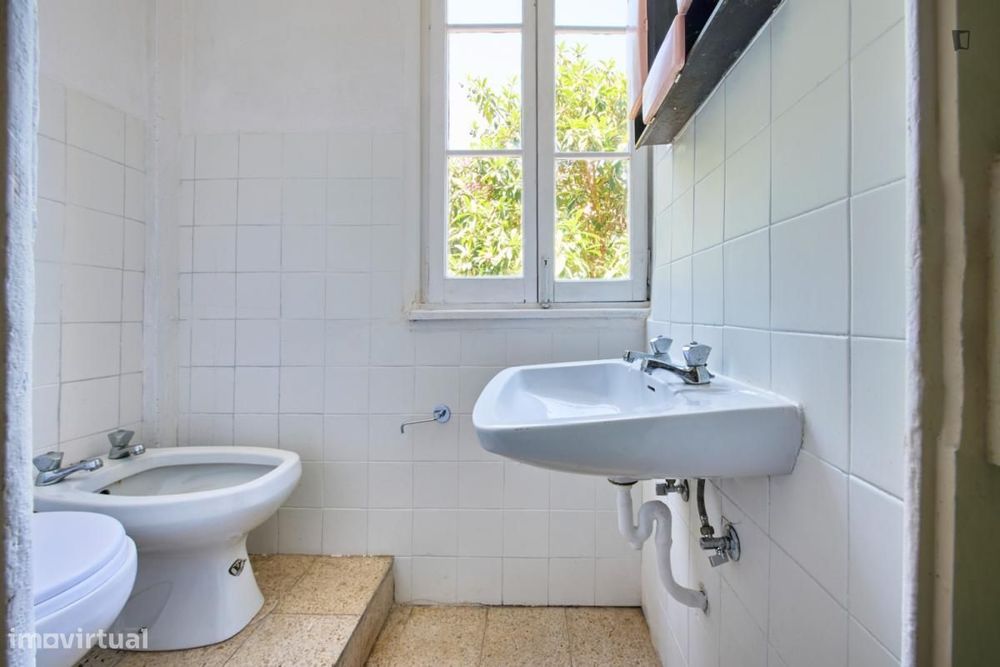 Quarto - localizado em São Bento Lisbon