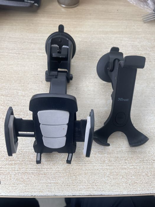 Продам тримачі автомобільні для телефона