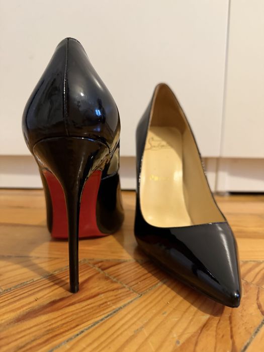 Saoatos 40 mas calca 39 Louboutin