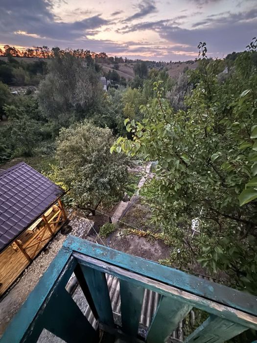 Уютная Дача на холме в тихом месте