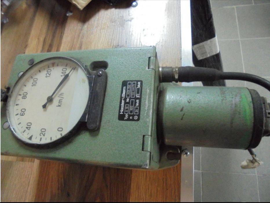 Prędkościomierz kolejowy Hasler Bern - wskazujący.