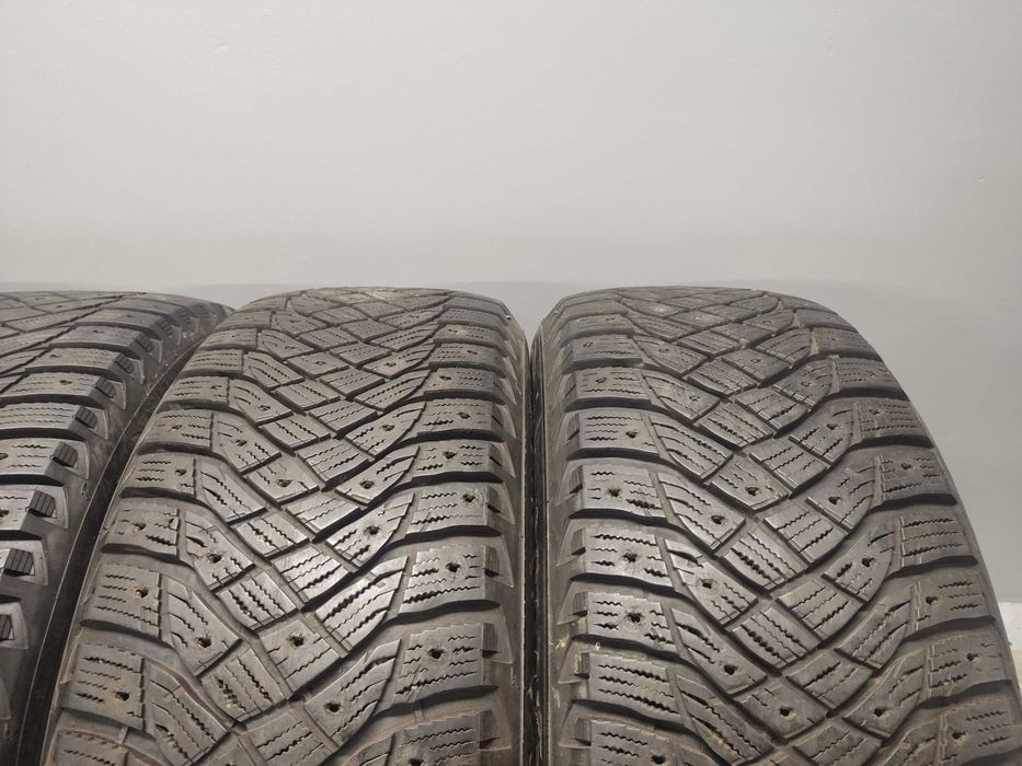 2x235/55R19 + 2x255/50R19 Goodyear UltraGrip Arctic 2 SUV, 2022 rok