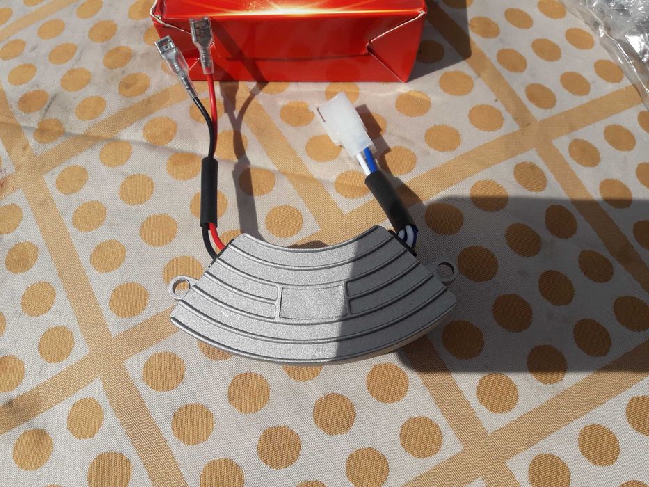 Stabilizator Napięcia AVR Do Agregatu czterosuwowego