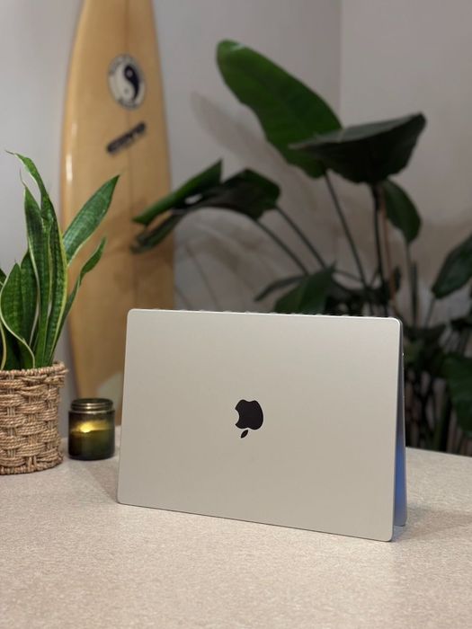 Apple MacBook Pro 16” M1 Max 64GB ram 1TB SSD