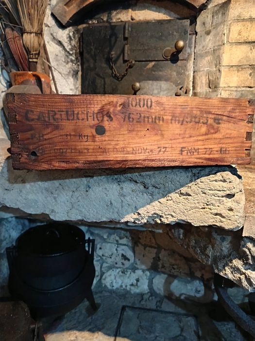 Caixa em madeira vintage.Nov/ 77