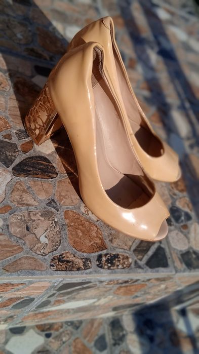 Босоніжки туфлі  37 розміру бежеві