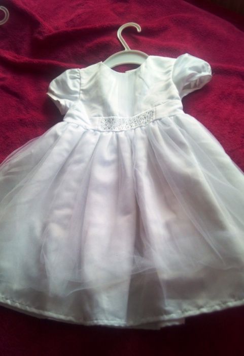 Śliczna sukieneczka na chrzest