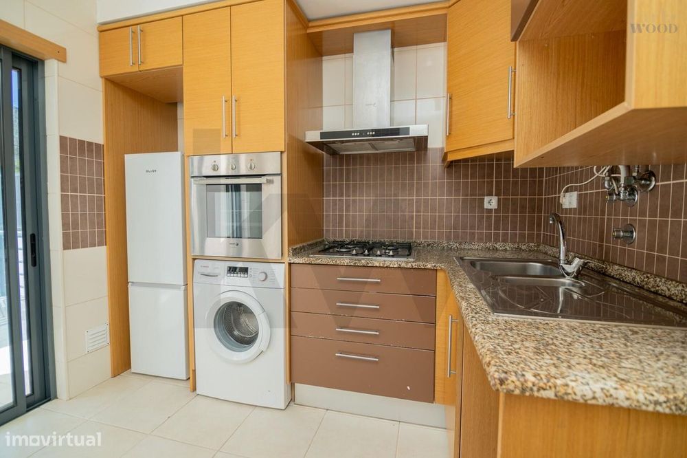 Um fantástico apartamento t2 de rés do chão, com terraço e logradouro
