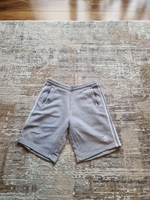 2 pary spodenek adidas Originals – czarne i szare – rozmiar M
