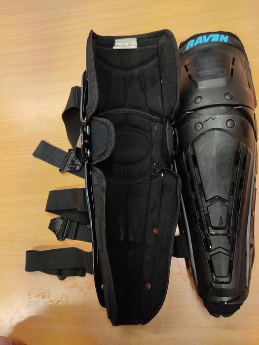 Шарнирные наколенники Raven