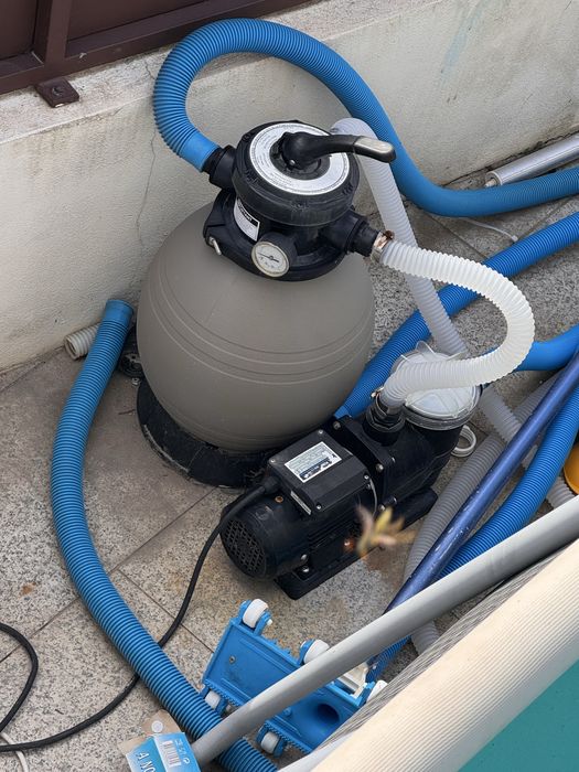 Vendo piscina 6x2.5x1 com bomba de areia e skymer