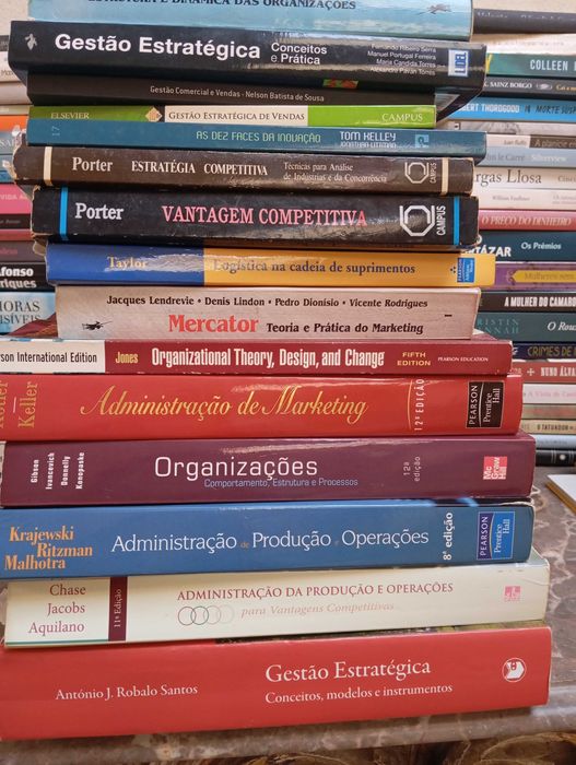 Vendo livros técnicos Novos ou quase novos. Cada um 10 euros.