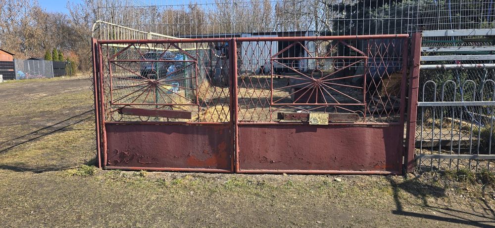 Brama z furtką solidną