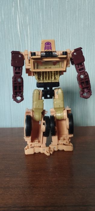 Ціна договірна . Трансформер Дедрітус Спадщина Legacy Evolution Deluxe