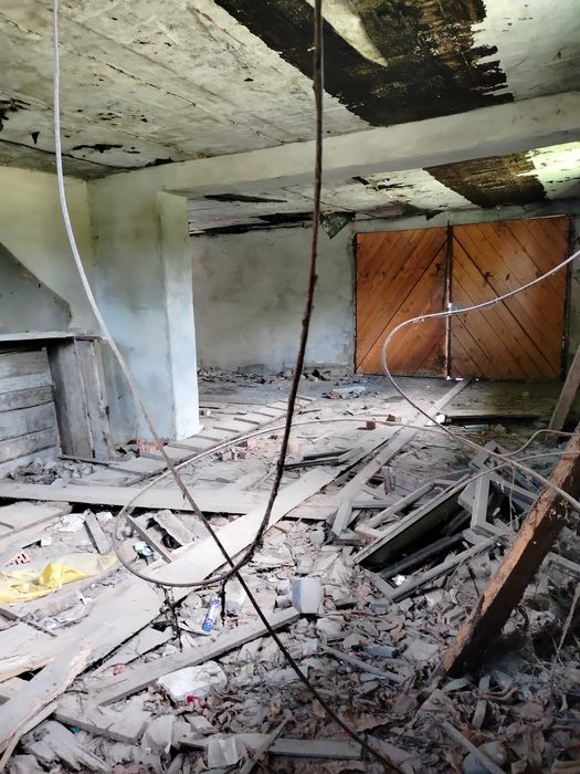 Продається недобудований будинок з великим підвальним гаражем на 3авто