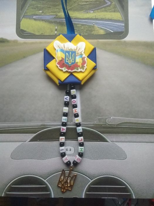 Іменна підвіска в автомобіль