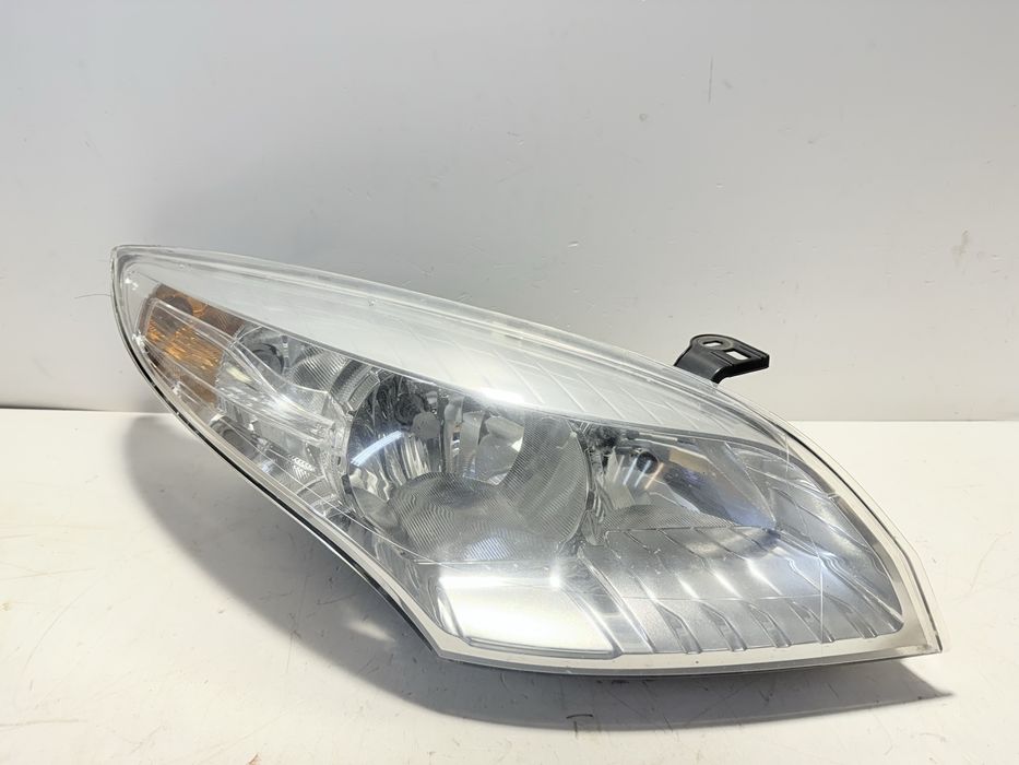 Renault Megane 3 III lampa przednia prawa