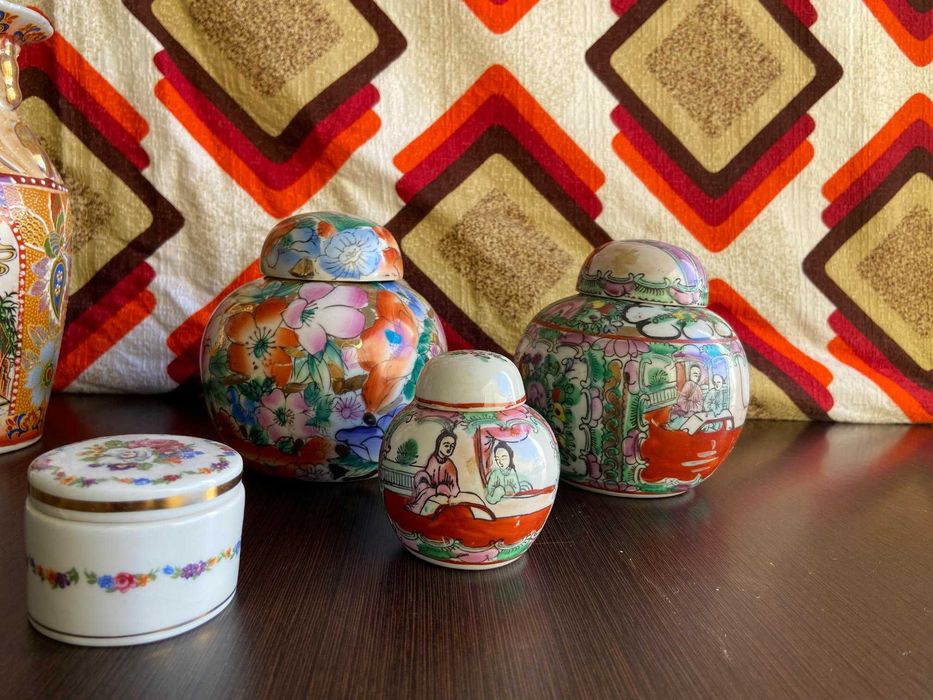 Hand-painted Chinese vases429814011250626565