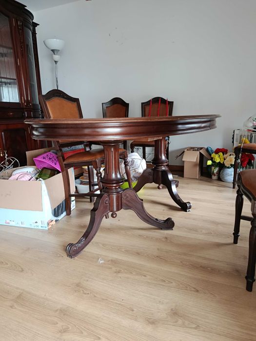 Mesa Oval de sala extensível e 6 cadeiras