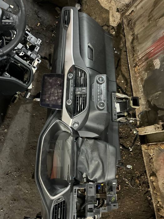 Торпедо, руль, центральная консоль, панель приборов Ford escape