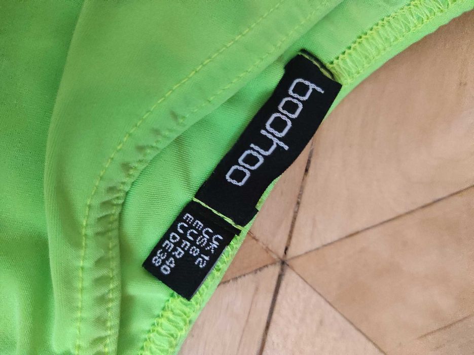 Zielona bluzka body na jedno ramię boohoo