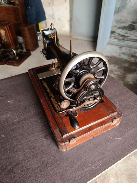 Máquina de Costura Singer antiga/ relíquia/ museu