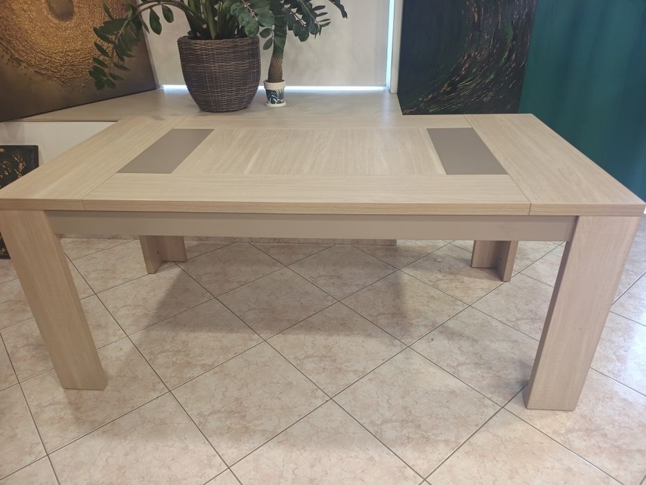 Mesa em ótimo estado.