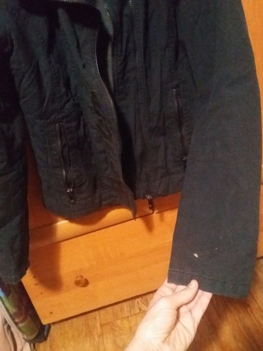 Продам весняну куртку