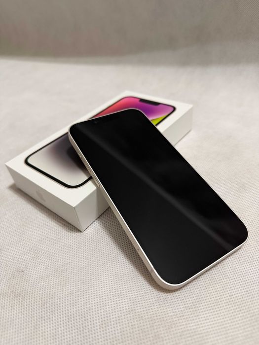 Apple iPhone 14 128 GB Starlight - Stan idealny -  11 etui w zestawie