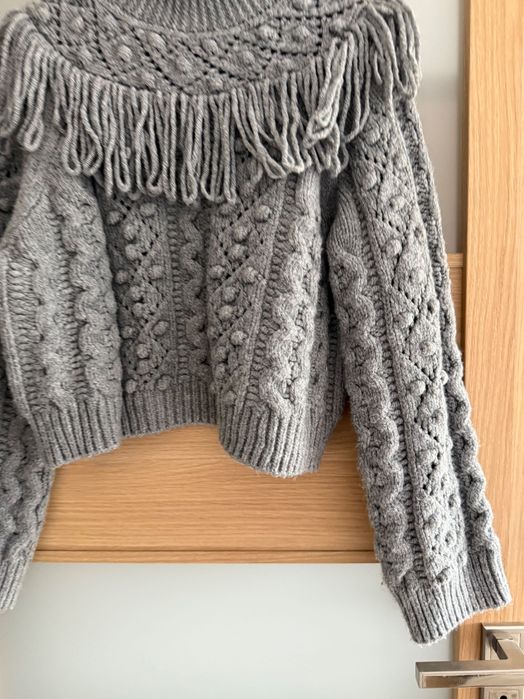 Zara sweter z frędzlami