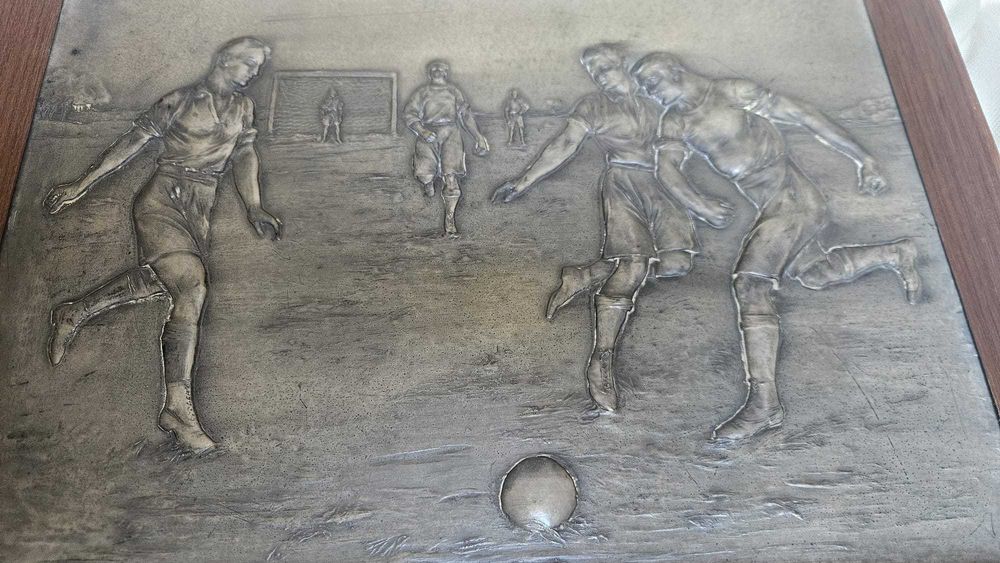 Placa artística antiga em bronze Charles Korschann