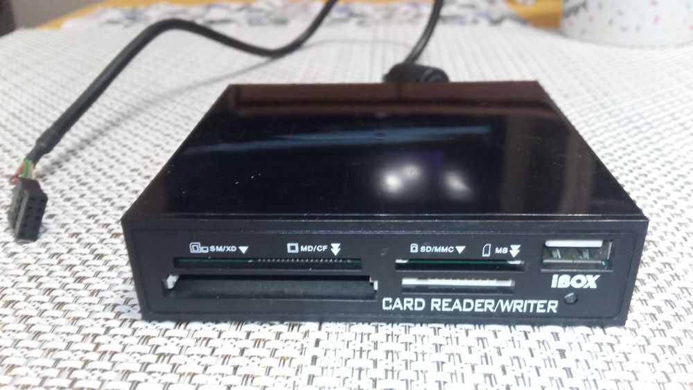 Czytnik kart 42 in 1 + USB ALL in ONE iBOX w miejsce 3.5'' do USB