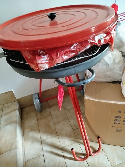 Grill ogrodowy duży okrągły z przykrywą