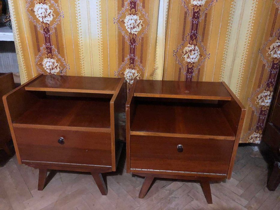 Тумби приліжкові дерев'яні 2 шт. Б/У