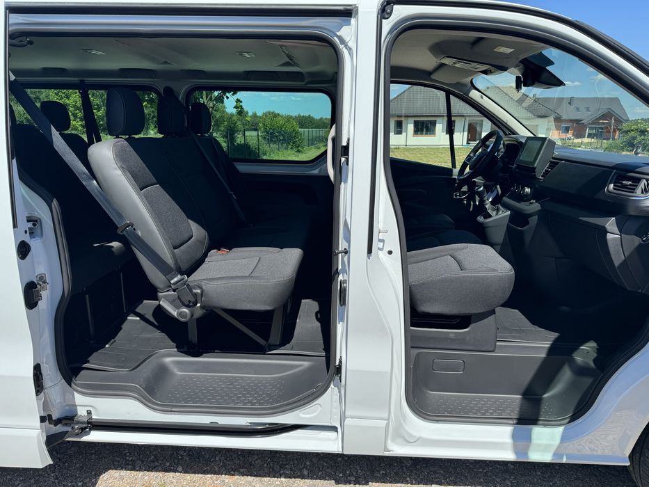 Wynajem bus 9 osobowy trafic vivaro klima long