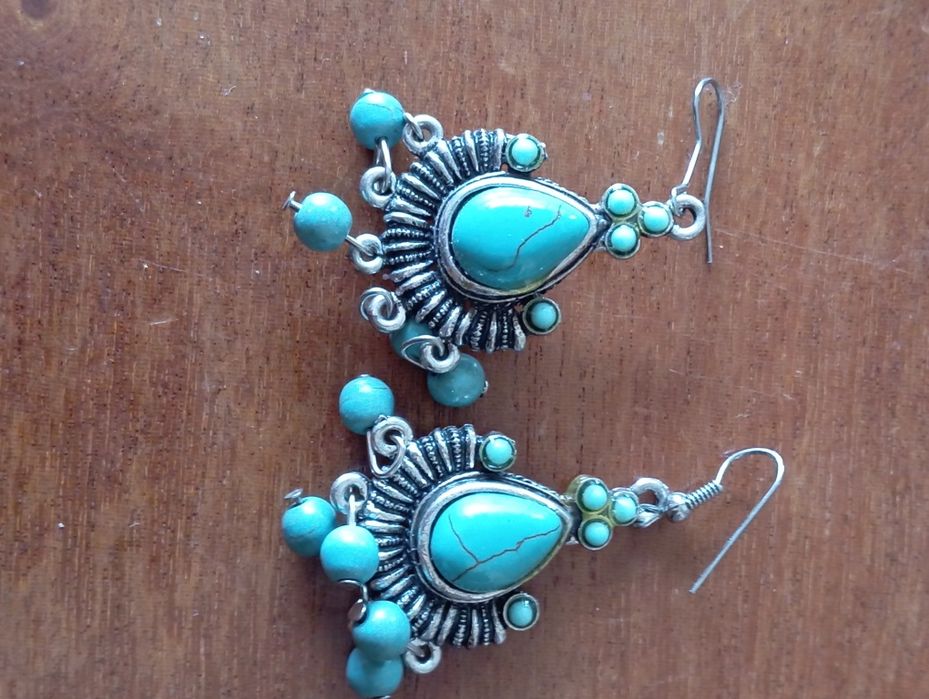 Conjunto de colar e brincos em prata marroquina