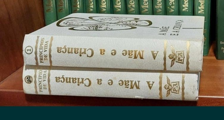 2 Livros de enciclopédia a Mãe e a criança antigos
