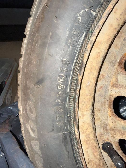 Sprzedam opony na stalowych felgach 175/65 R14