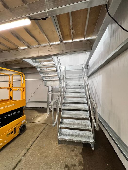 Schody stalowe konstrukcja schodow stopnie kraty wema