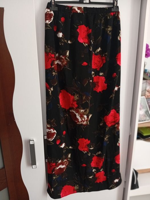 Długa spódnica że spodenkami .Nowa Boohoo